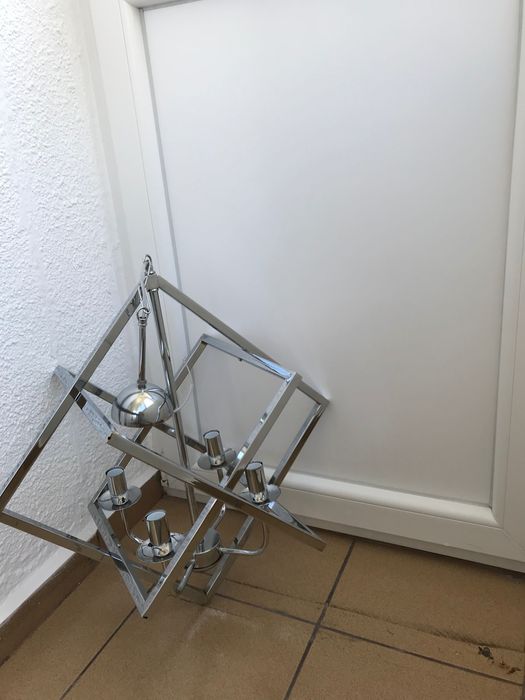 Модерен висящ полилей на верига