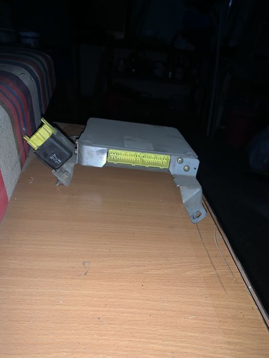 Продам запчасти на мазда 323