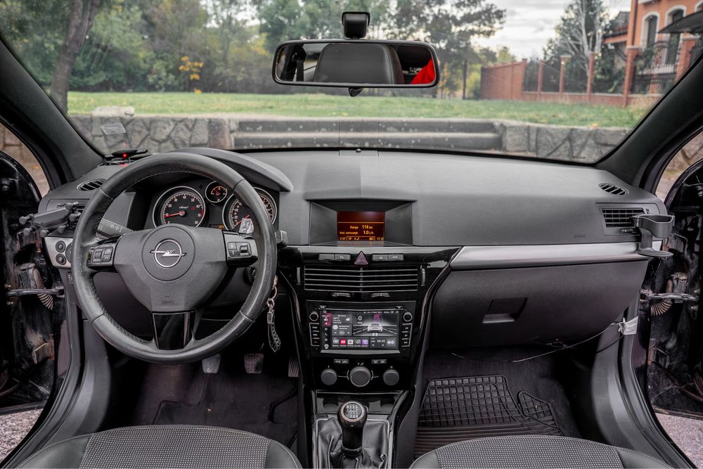 Opel ASTRA H GTC 1.6 turbo