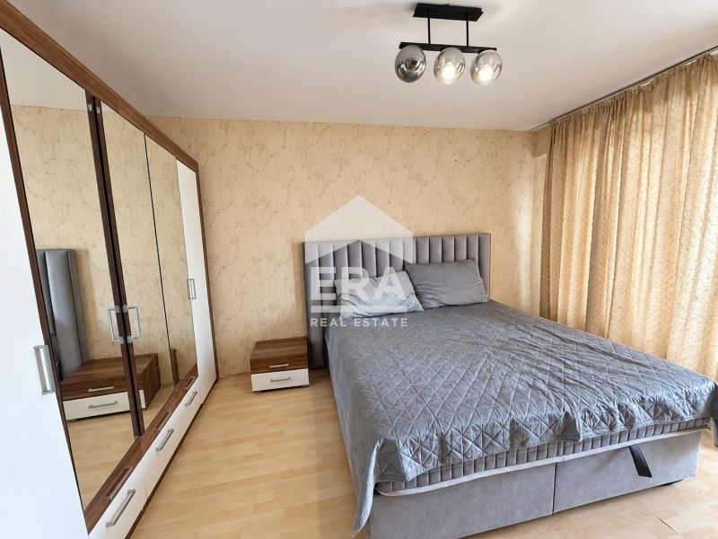 Продава се Четиристаен апартамент в Русе, Център - 103 кв.м за 1612 €/кв.м - Снимка #3