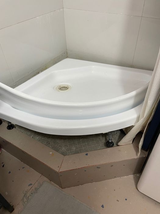 Продам душевой поддон 80*80