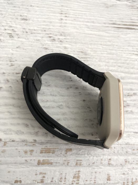 Garmin Venu SQ - кутия и кабел