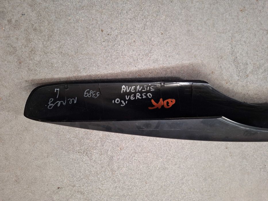 Авенсис Верос 2003 - предна лява капачка за рейлинг