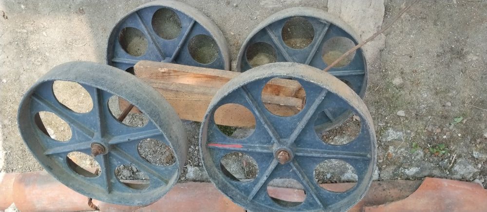 Ръчна Количка с пластмасови колела ф32/6см