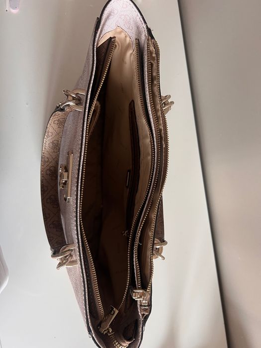 Дамска чанта Guess