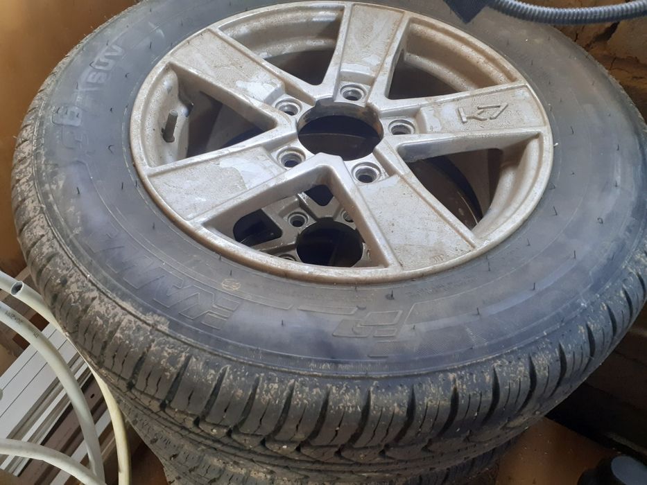 Продам комплект летних колес на ниву