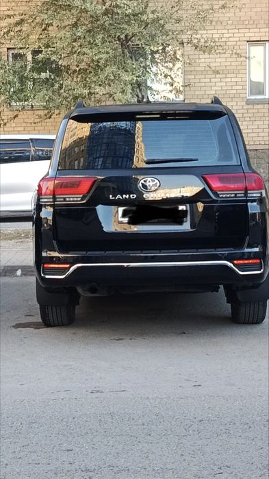 Продам  Тайоту Ланд Крузер 300