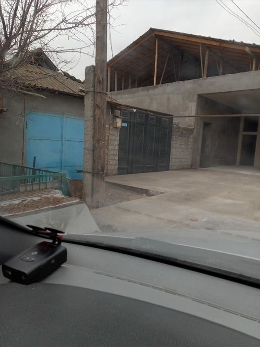 Uy sotiladi 12 sotik 3xona Toytepa qorasu mebilniy chorahasidan 100 m