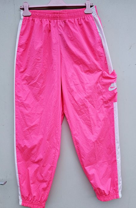 Nike оригинална дамска долница материя шушляк нова М размер