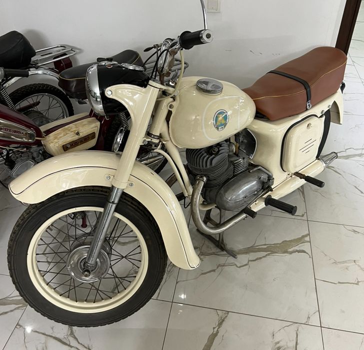 Продаётся ретро мотоцикл К 175 в идеальном состояние