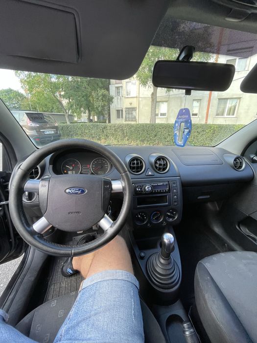 Ford Fiesta 2004  PRET 3299 Lei
