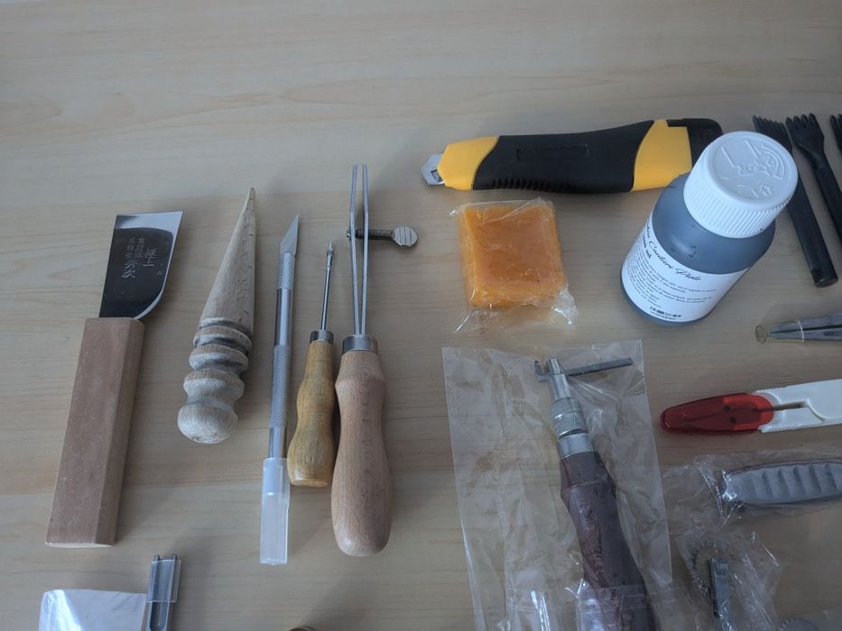 Trusa sculptura in piele