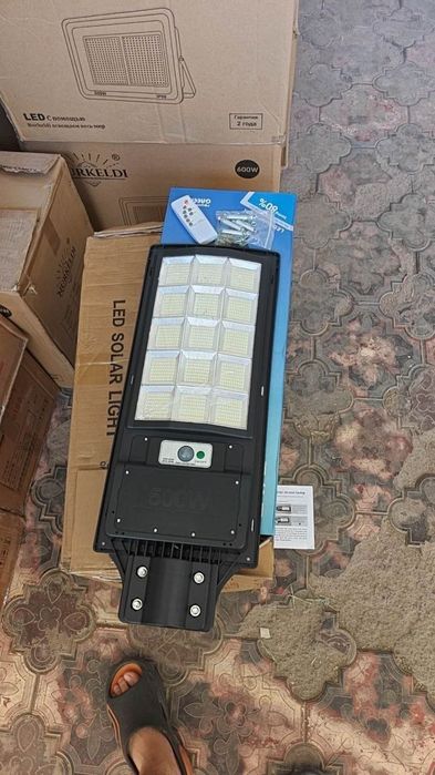 Projektor solnichniy, solar led, quyosh panel projektor 200w 400w 600w