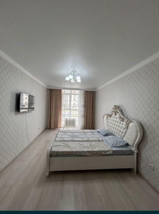 Сдам посуточно  1 ком кв район Батыс 2