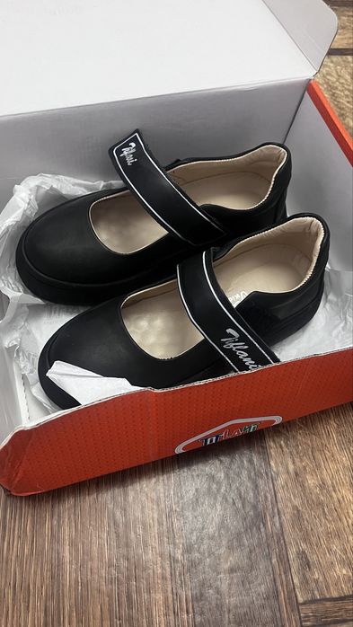 Продается детская обувь