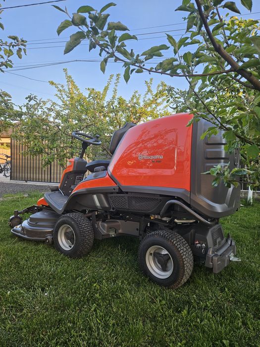 Vand/Schimb Tractoraș de tuns iarba gazon Husqvarna RC 318 T(18H de functionare)