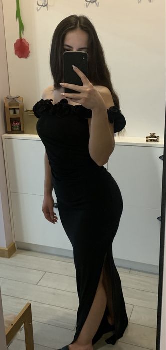 Дълга черна рокля