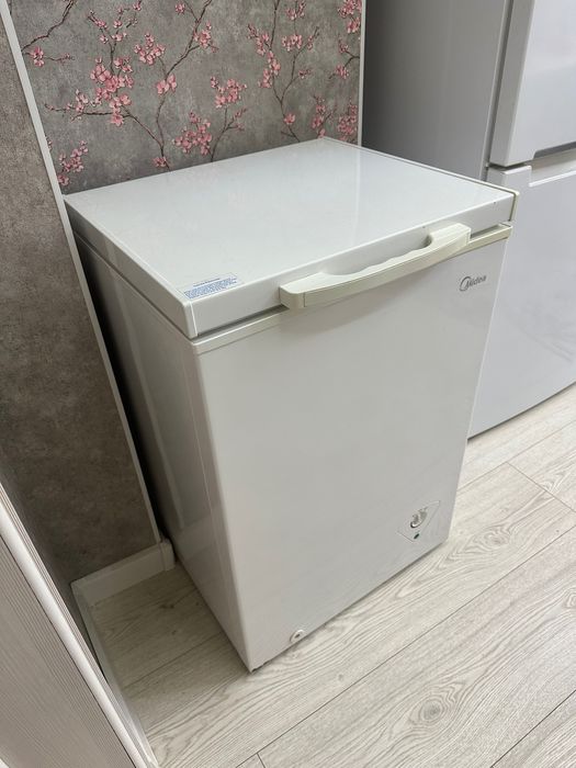 Морозильник почти новый