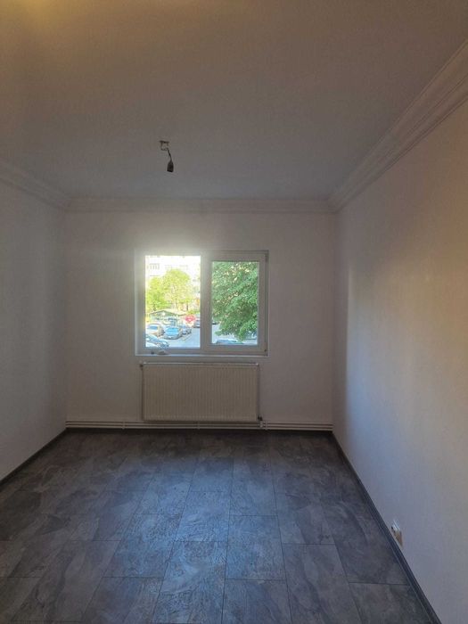 Apartament cu 3 camere renovat complet de vânzare Urziceni, Ialomița