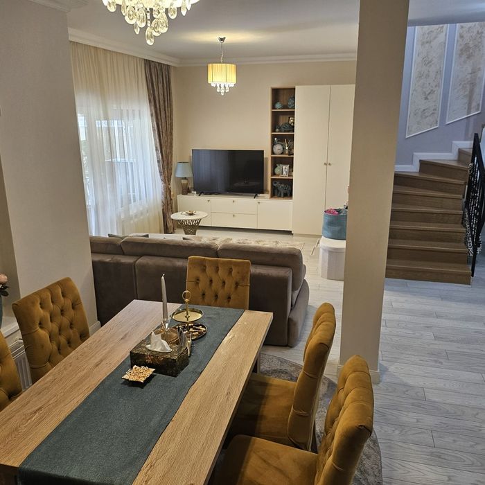 De vanzare -Casa cu 5 camere in Via Carmina, Vladimirescu