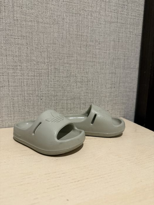 Шлёпанцы adidas детские