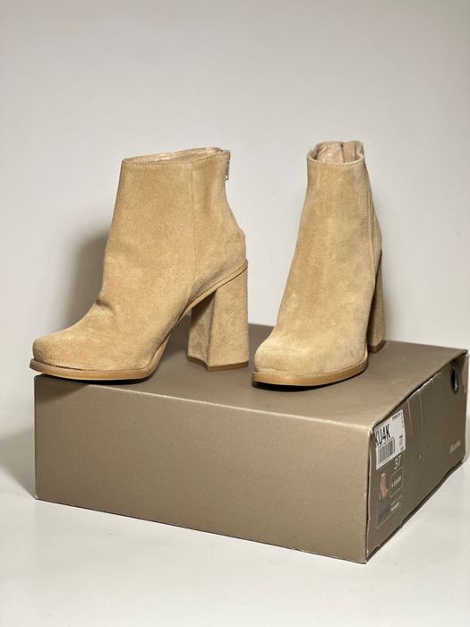 BATA botine beige, cu toc