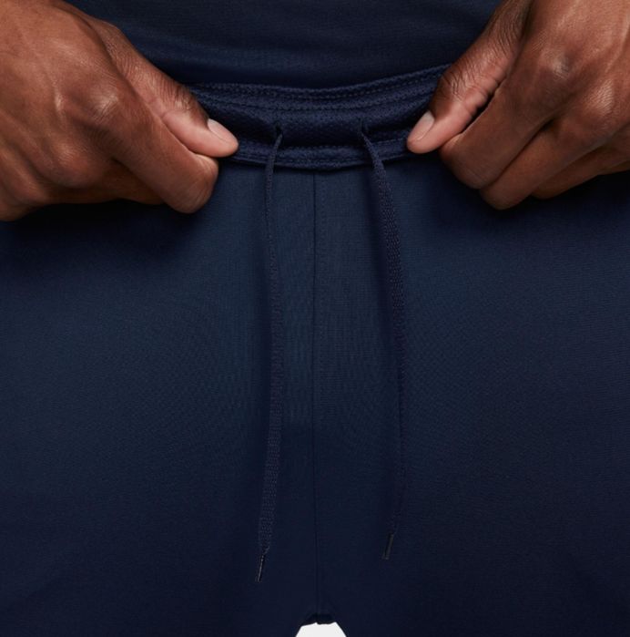 Оригинално долнище на Nike - Chelsea! S размер