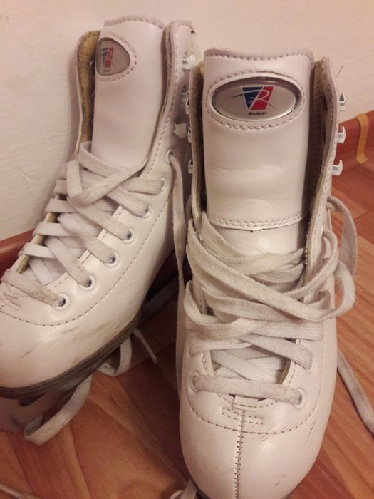 Продам фигурные коньки  Riedell
