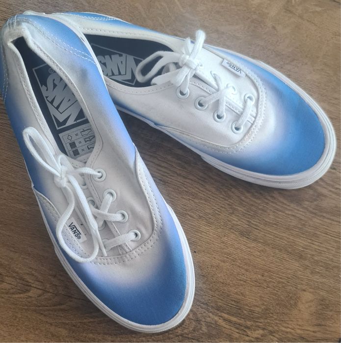 Tenisi Vans noi si nepurtati
