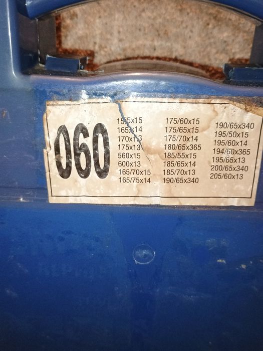 Продавам вериги за сняг за размери от 13 до 15 цола.