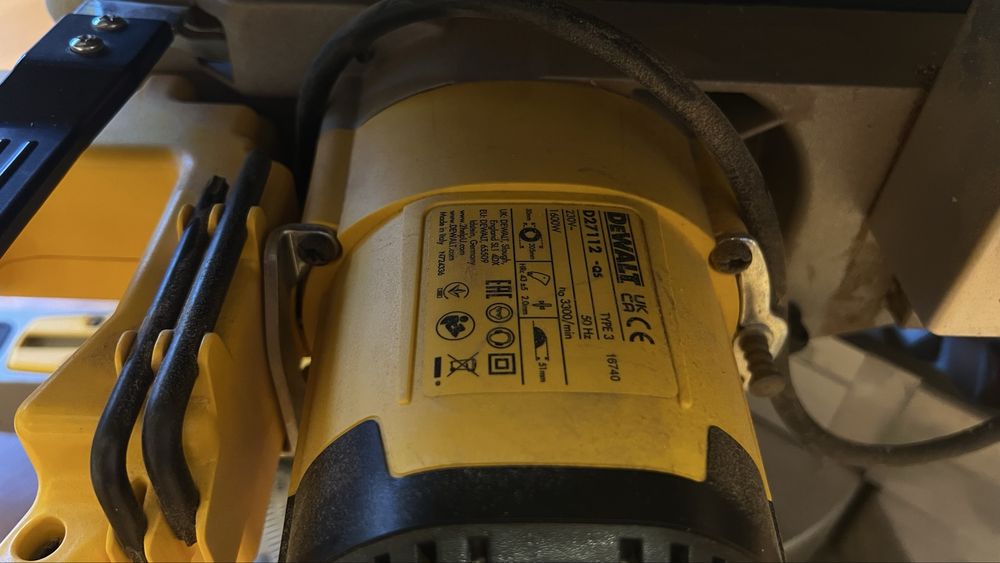 DeWalt D27112-QS fierastrau circular combinat de masa 305 x 30