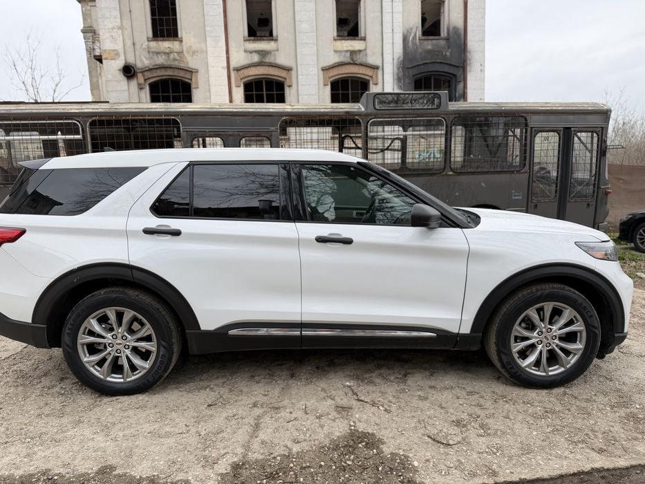 2020 Ford Explorer hybrid 33500€