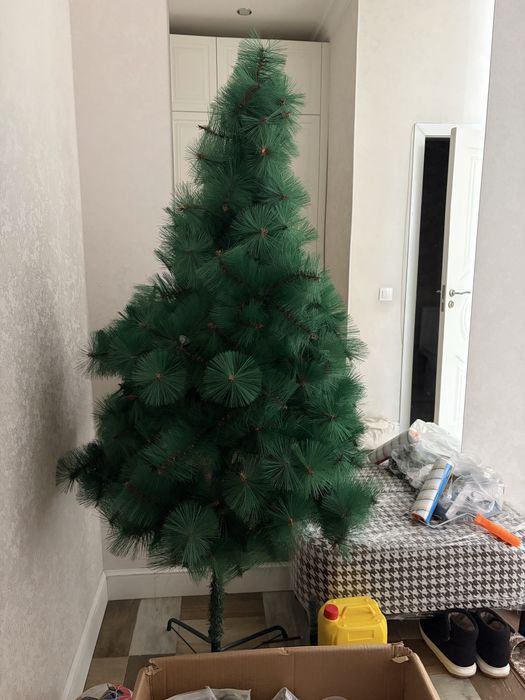 Отдам в дар елку 1,6 м САМОВЫВОЗ !