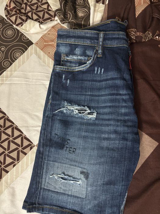 Blugi scurti dsquared2 marimea 44