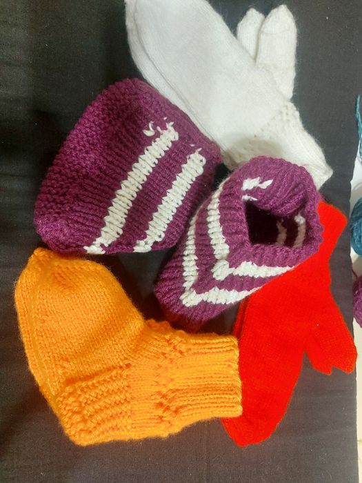 Варежки женские , продам