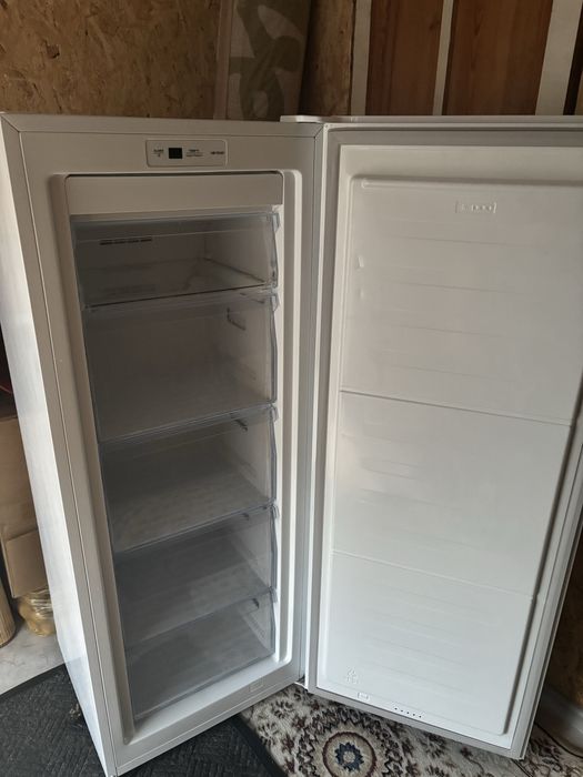 Продам морозильную камеру