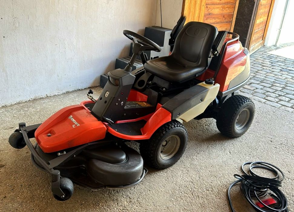 Tractoras Ultra Profesional Husqvarna Rider 4×4 Kawasaki 21 cp comercial 3 cutite Hidraulic Lama zăpadă 400 kg impecabil!