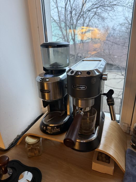 Кофеварка и кофемолка Delonghi