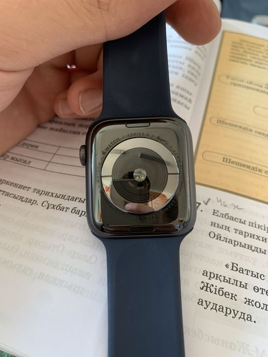 Эпл вотч серия 4 найк серый металл