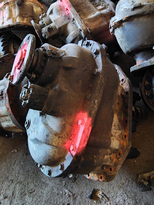 Редуктор средний-задний Shacman/HOWO