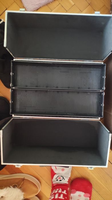 Куфар за грим и/или лот за мигли и вежди~