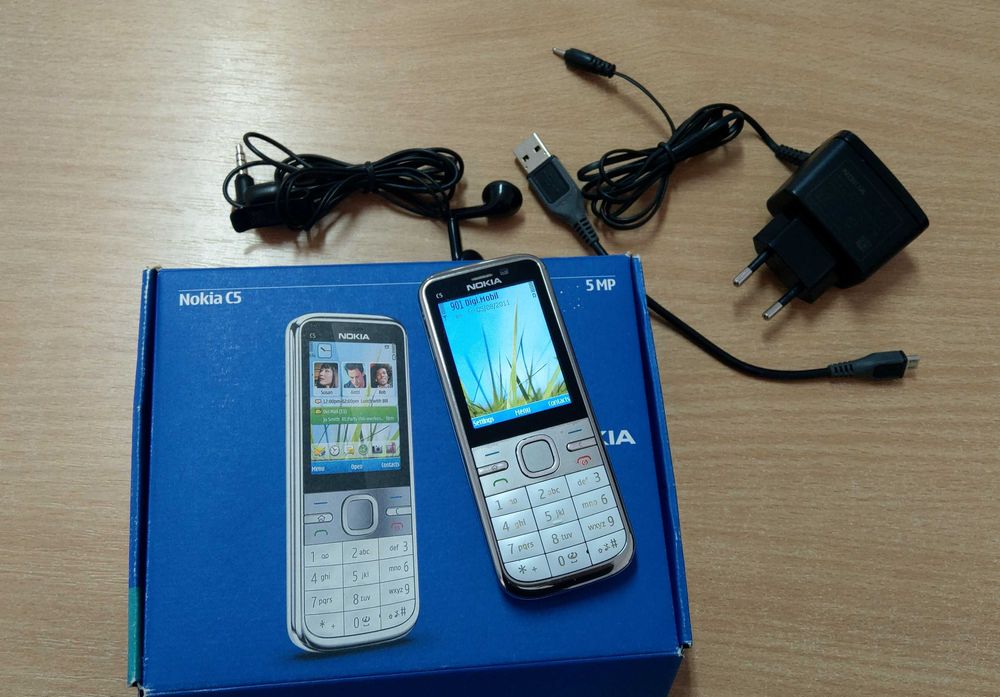 Nokia C5-02 liber de retea in stare foarte buna fulbox cu accesorii originale