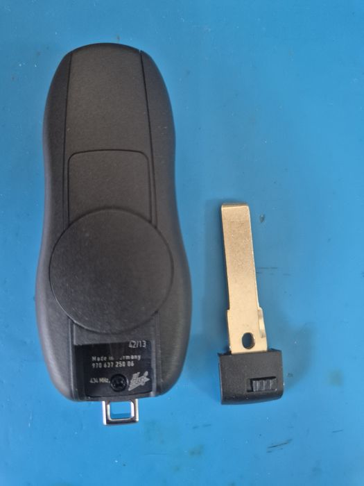Ключ porsche 434mhz с keyless go или нормален