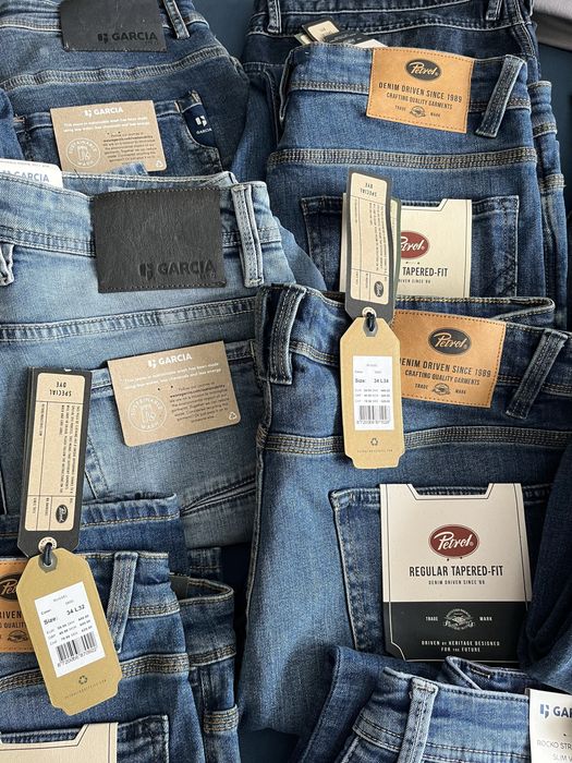 Jeans pentru barbați.