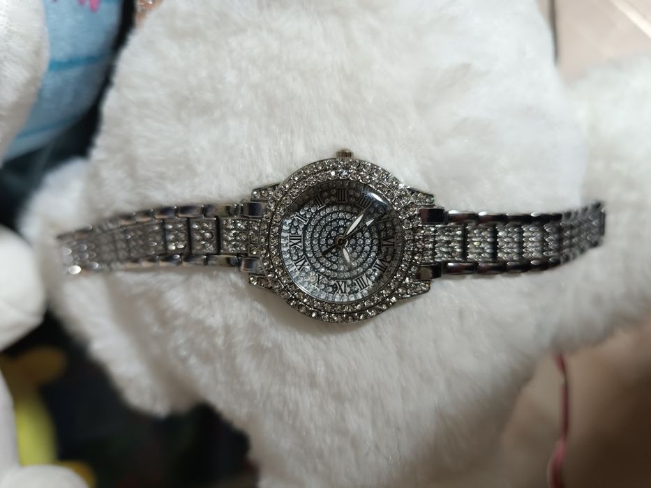 Продам часы новые