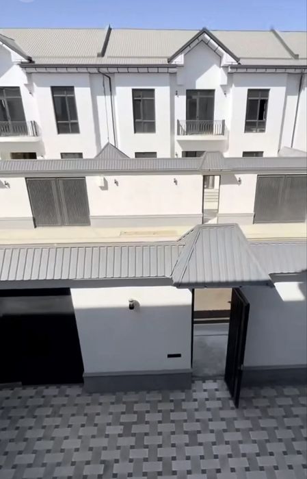 Коттедж - 2.5 соток 12 комнатный, Ор-р: Жомий базар Чукурсой