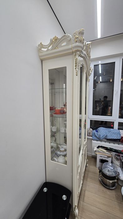 Продам  сервант в отличном состоянии