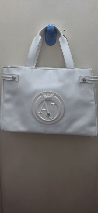 продам белую сумку Армани оригинал