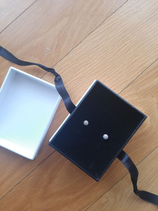 La Senja Сребърни обеци с кристали Swarowski