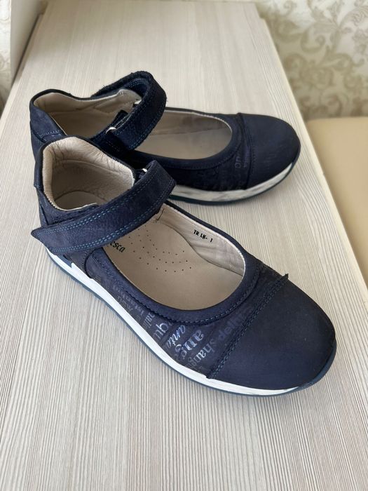 Школьные туфли.